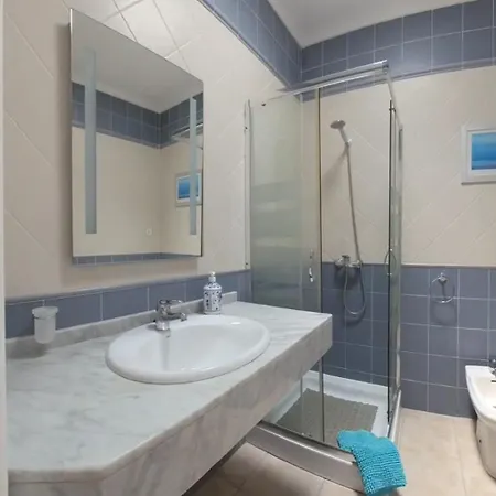 Three Palms Villa, Villa