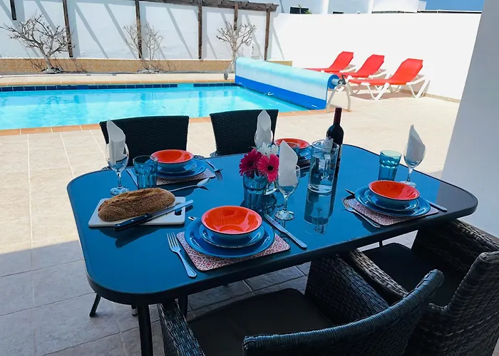 Three Palms Villa, Villa